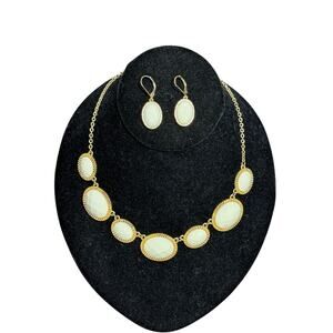 Monet Necklace &‎ Earrings Set White Enamel Gold Tone Beveled Bead 10.5" Signed